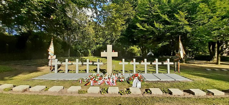 Uroczystości na cmentarzu Ohlsdorf na terenie Polskiej Kwatery Wojennej