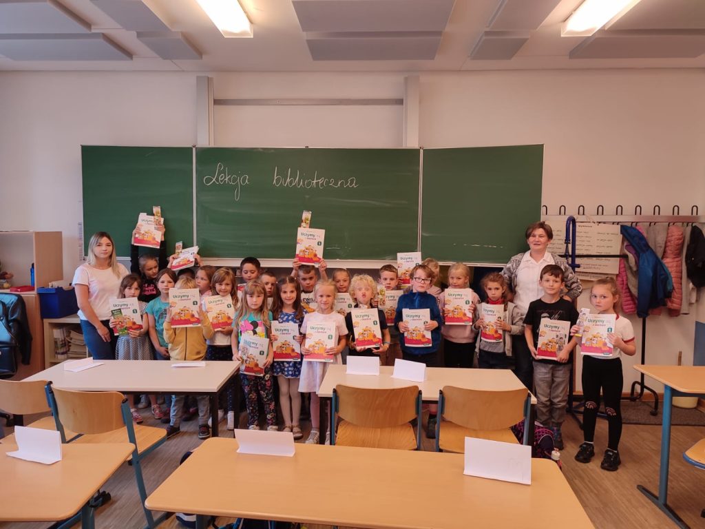 Pierwsza wizyta uczniów klasy I w bibliotece szkolnej