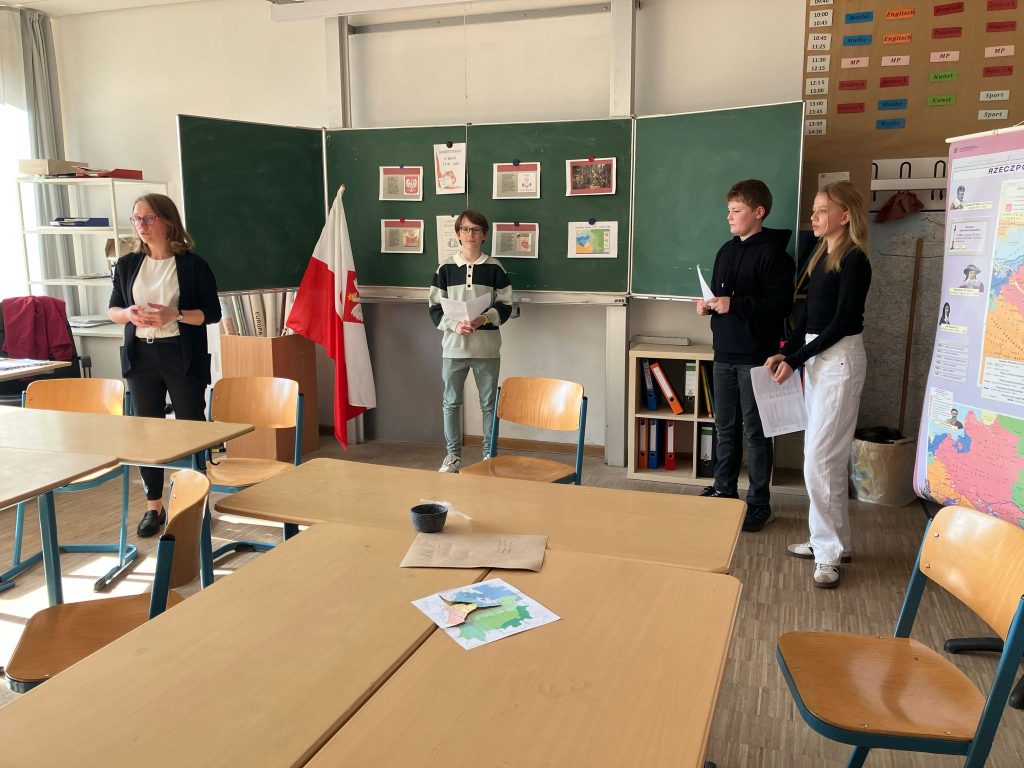 Uroczysty apel z okazji upamiętnienia uchwalenia Konstytucji 3 Maja.