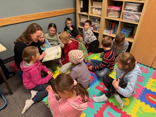 Rodzice czytają dzieciom – wspólne chwile z książką