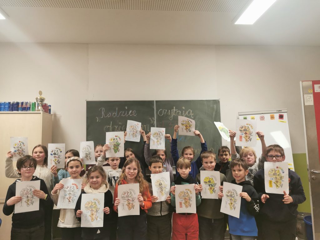 Rodzice czytają dzieciom